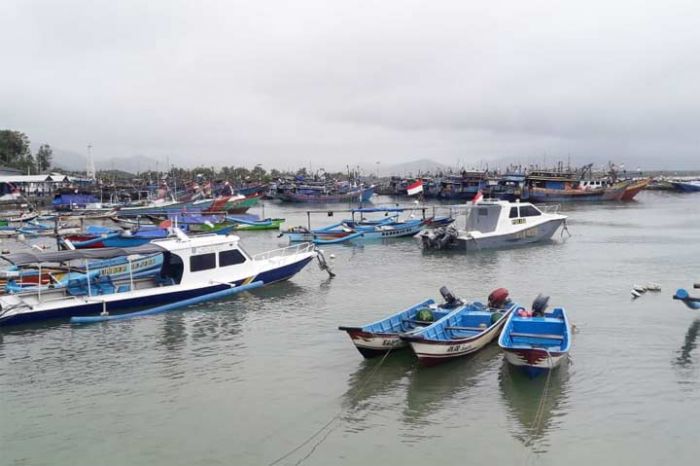 Cuaca Tak Menentu, Banyak Nelayan di Pacitan Tak Melaut