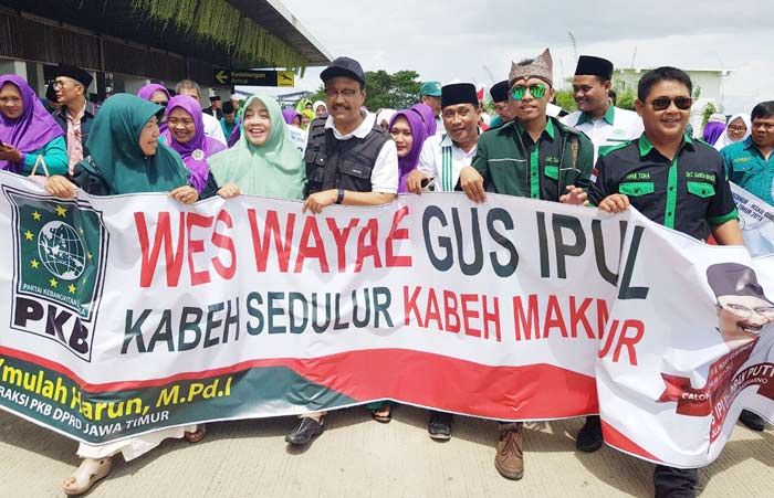 Kenalkan Seribu Dewi di Banyuwangi, Gus Ipul Targetkan 200.000 Lapangan Kerja Baru Kenalkan Seribu Dewi di Banyuwangi, Gus Ipul Targetkan 200.000 Lapangan Kerja Baru