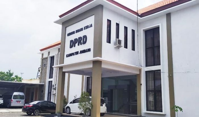 Pulang dari Kunker ke Bali, Sejumlah Anggota DPRD Jombang Berstatus ODR Pulang dari Kunker ke Bali, Sejumlah Anggota DPRD Jombang Berstatus ODR