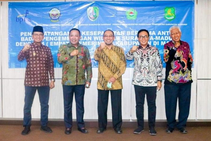4 Bupati dan BPWS Teken MoU, Tingkatkan Pembangunan Ekonomi dan Teknologi di Madura 4 Bupati dan BPWS Teken MoU, Tingkatkan Pembangunan Ekonomi dan Teknologi di Madura