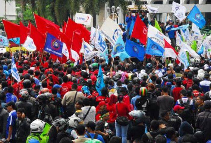 Puluhan Ribu Buruh Demo Dua Hari Di Jakarta Puluhan Ribu Buruh Demo Dua Hari Di Jakarta