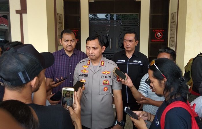 Kemaluan Ditendang, Seorang Suami di Sidoarjo Kalap Bunuh Istri Siri Pakai Palu Kemaluan Ditendang, Seorang Suami di Sidoarjo Kalap Bunuh Istri Siri Pakai Palu