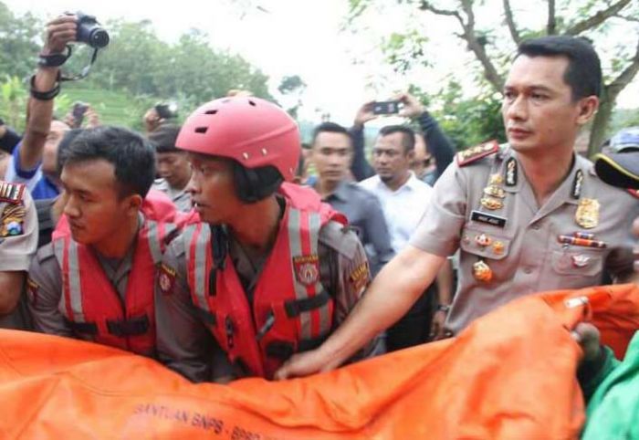 Pencarian 6 Siswa MTs Bani Ali Mursyad yang Hanyut, Korban Keempat Ditemukan Tak Bernyawa Pencarian 6 Siswa MTs Bani Ali Mursyad yang Hanyut, Korban Keempat Ditemukan Tak Bernyawa
