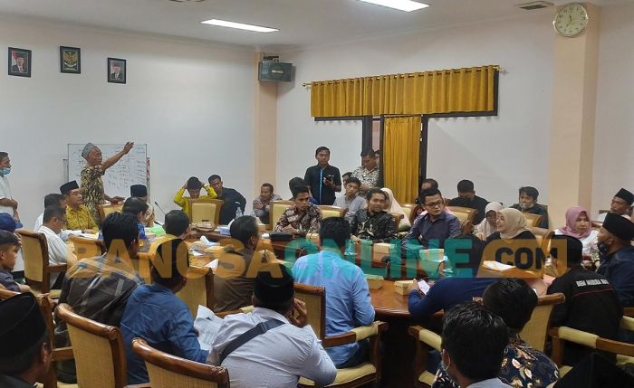 Disperta-KP Sampang Ngaku Tak Tahu Soal Kosongnya Jatah Pupuk Subsidi di Kios Disperta-KP Sampang Ngaku Tak Tahu Soal Kosongnya Jatah Pupuk Subsidi di Kios