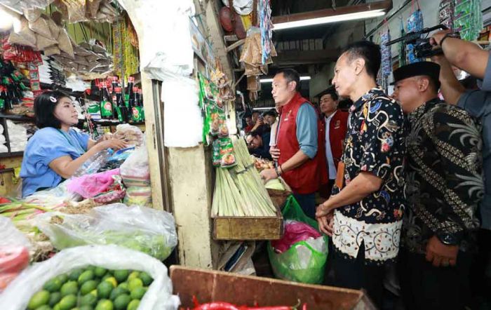 Tekan Harga Beras, Satgas Pangan Polda Jatim Sidak Pasar dan Gelar GPM Tekan Harga Beras, Satgas Pangan Polda Jatim Sidak Pasar dan Gelar GPM
