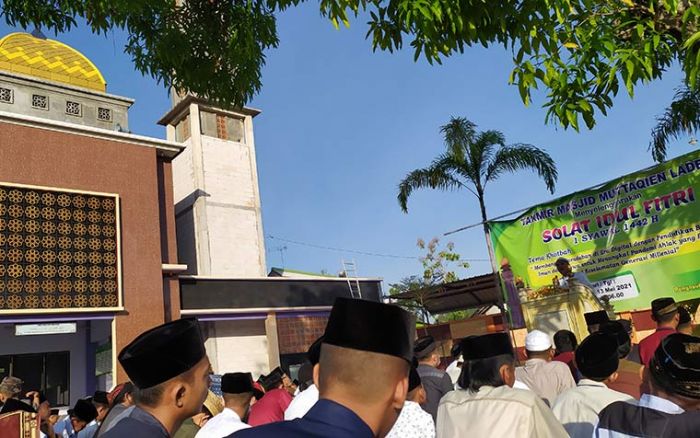 Sholat Idul Fitri di Masjid Muttaqien Laden Pamekasan Berlangsung Tertib Sholat Idul Fitri di Masjid Muttaqien Laden Pamekasan Berlangsung Tertib