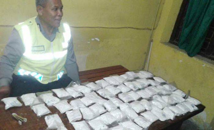 Warga Jombang Temukan Satu Karung Pil Koplo di Sawah Warga Jombang Temukan Satu Karung Pil Koplo di Sawah