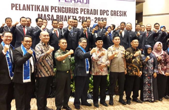 Dikukuhkan, Peradi Gresik Harus Bermanfaat Bagi Masyarakat Dikukuhkan, Peradi Gresik Harus Bermanfaat Bagi Masyarakat