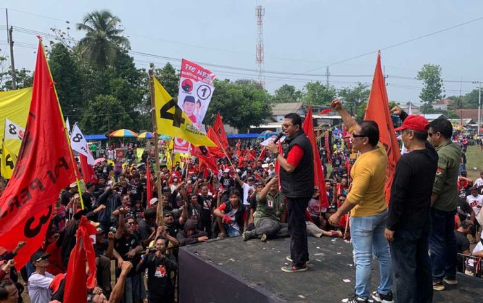 Ribuan Warga Hadiri Kampanye Akbar Paslon Wali Kota Blitar Bambang-Bayu Ribuan Warga Hadiri Kampanye Akbar Paslon Wali Kota Blitar Bambang-Bayu