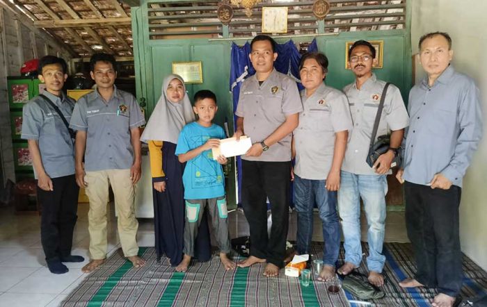 Semarakkan HPN 2024, PWI Tuban Santuni Keluarga Wartawan yang Meninggal Semarakkan HPN 2024, PWI Tuban Santuni Keluarga Wartawan yang Meninggal