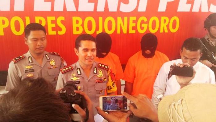 Kuras Harta Benda Majikannya, Dua Orang asal Kanor Bojonegoro Dikecrek Polisi Kuras Harta Benda Majikannya, Dua Orang asal Kanor Bojonegoro Dikecrek Polisi