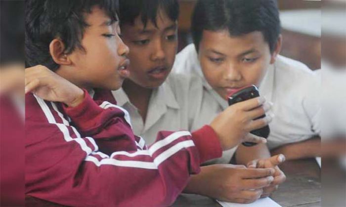 LPA Kediri Dorong Sekolah Tanpa Gadget LPA Kediri Dorong Sekolah Tanpa Gadget