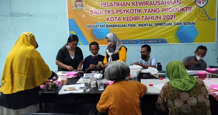 Mantan ODGJ di Kota Kediri Dibekali Pelatihan Keterampilan Mantan ODGJ di Kota Kediri Dibekali Pelatihan Keterampilan