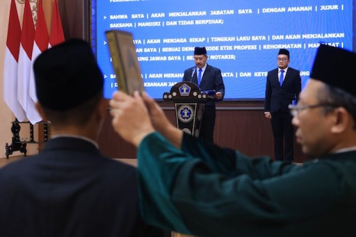 Ambil Sumpah Notaris, Kakanwil Kemenkum Jatim Minta agar Jaga Integritas Ambil Sumpah Notaris, Kakanwil Kemenkum Jatim Minta agar Jaga Integritas
