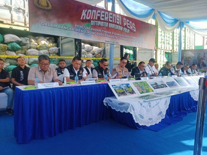 248 dari 351 Kontainer Isi Batubara Ilegal yang Diselundupkan Diamankan di Surabaya 