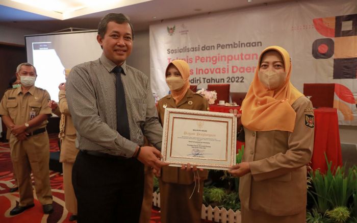 Dinas Kominfo Kota Kediri Raih Penghargaan OPD Terinovatif Dinas Kominfo Kota Kediri Raih Penghargaan OPD Terinovatif