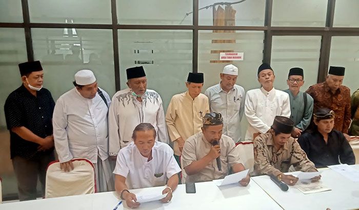 Usai Diperiksa, Polres Gresik Tahan 2 Tersangka Dugaan Penistaan Agama Usai Diperiksa, Polres Gresik Tahan 2 Tersangka Dugaan Penistaan Agama