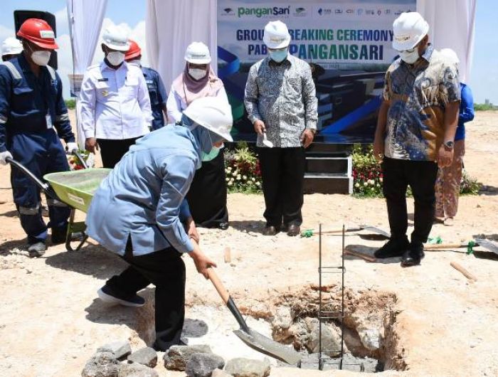 Pengangguran di Gresik 8,21%, Khofifah Berharap Pabrik Pangansari Bisa Serap Penduduk Asli Pengangguran di Gresik 8,21%, Khofifah Berharap Pabrik Pangansari Bisa Serap Penduduk Asli