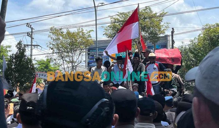 Bupati Bangkalan Didemo, Masyarakat Tuntut Transparansi dan Tolak Nepotisme