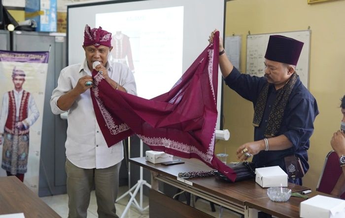 Bupati Dhito Tak Ingin Produksi Pakaian Khas Dikuasai Pembatik Luar Kediri