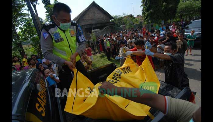 Warga Kepuhkembeng Jombang Digegerkan Penemuan Mayat di Ladang Jagung Warga Kepuhkembeng Jombang Digegerkan Penemuan Mayat di Ladang Jagung