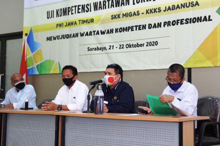 PWI Jatim Gelar UKW Angkatan ke-30 dengan Terapkan Protokol Kesehatan PWI Jatim Gelar UKW Angkatan ke-30 dengan Terapkan Protokol Kesehatan