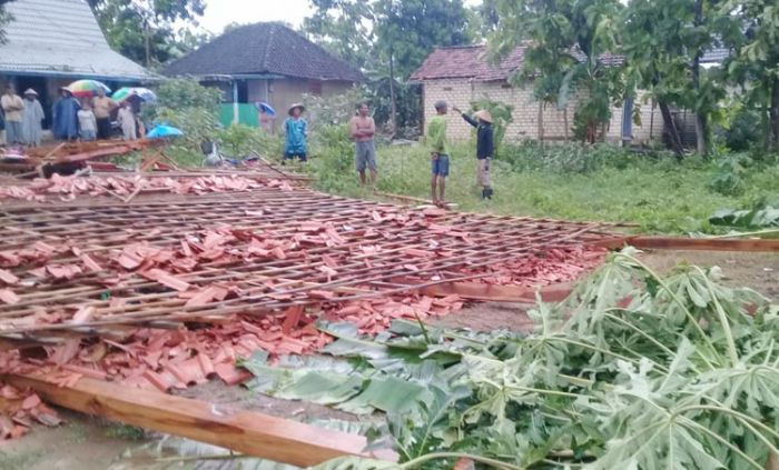 Puting Beliung di Kenduruan Tuban: 50 Rumah Rusak, 3 Orang Terluka