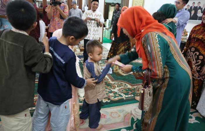 Open House, Kediaman Mensos Dijubeli Warga hingga Tokoh Lintas Agama Open House, Kediaman Mensos Dijubeli Warga hingga Tokoh Lintas Agama