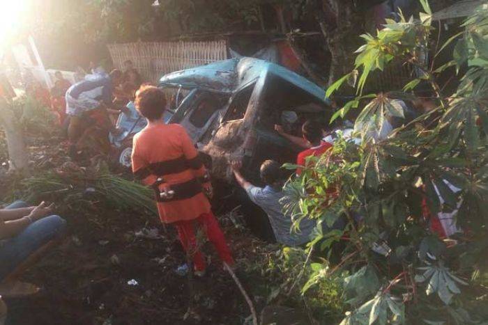 Kecelakaan Maut Angkot Vs KA di Sukorejo Blitar, Empat Tewas Kecelakaan Maut Angkot Vs KA di Sukorejo Blitar, Empat Tewas