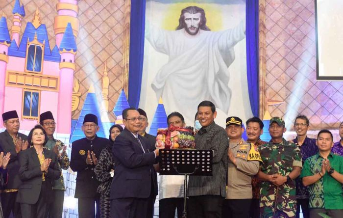 Hari Natal, Wali Kota Kediri Kunjungi Sejumlah Gereja Hari Natal, Wali Kota Kediri Kunjungi Sejumlah Gereja