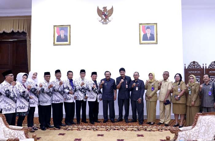 Pakde Karwo Minta Bimbingan Konseling Siswa Ditingkatkan Pakde Karwo Minta Bimbingan Konseling Siswa Ditingkatkan