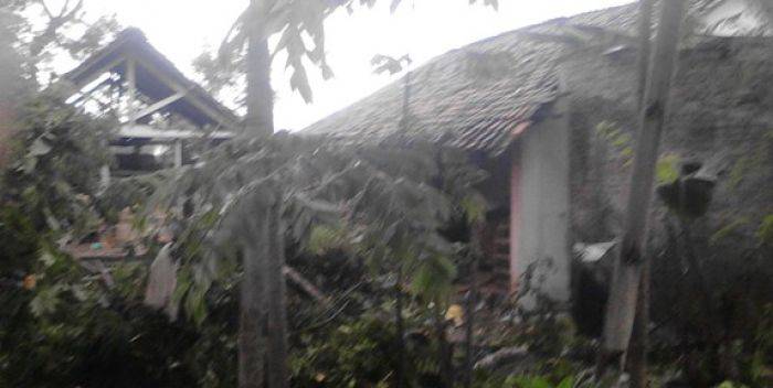 Puting Beliung Luluh Lantakkan Tiga Desa di Durenan Tulungagung