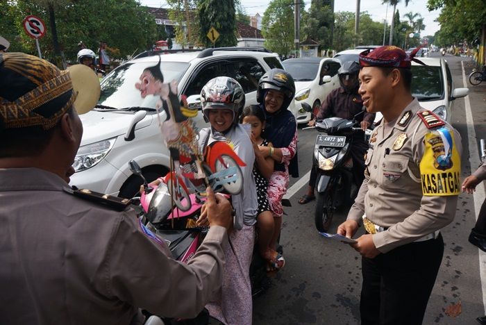 Wayang Kulit, Cara Polres Jombang Sosialisasikan OKS