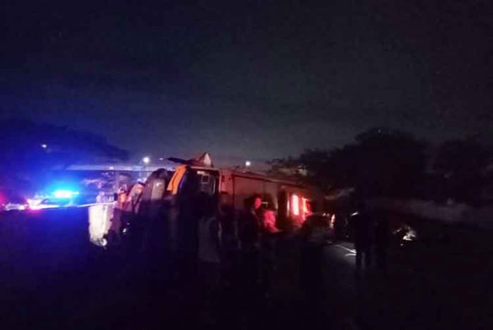 Diduga Mengantuk, Bus Pariwisata di Tol Tanggulangin Oleng Tabrak Pembatas Jalan, 3 Orang Tewas Diduga Mengantuk, Bus Pariwisata di Tol Tanggulangin Oleng Tabrak Pembatas Jalan, 3 Orang Tewas