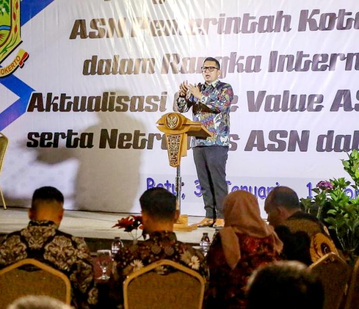Pj Wali Kota Tegas Ingatkan ASN Pemkot untuk Cepat Tanggap Layani Masyarakat Pj Wali Kota Tegas Ingatkan ASN Pemkot untuk Cepat Tanggap Layani Masyarakat