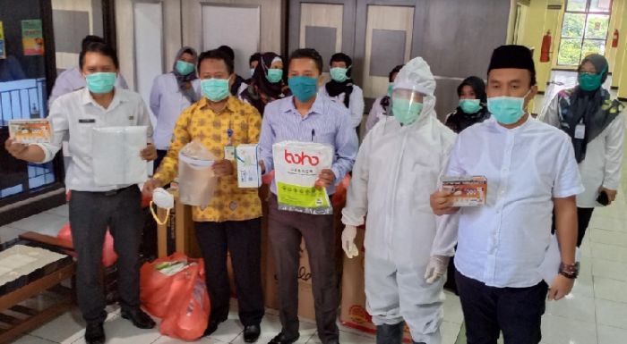 Anggaran APD dan BMHP Dialokasikan Rp 14,7 M, DPRD Gresik Pertanyakan Pengadaan Alat Rapid Test Anggaran APD dan BMHP Dialokasikan Rp 14,7 M, DPRD Gresik Pertanyakan Pengadaan Alat Rapid Test