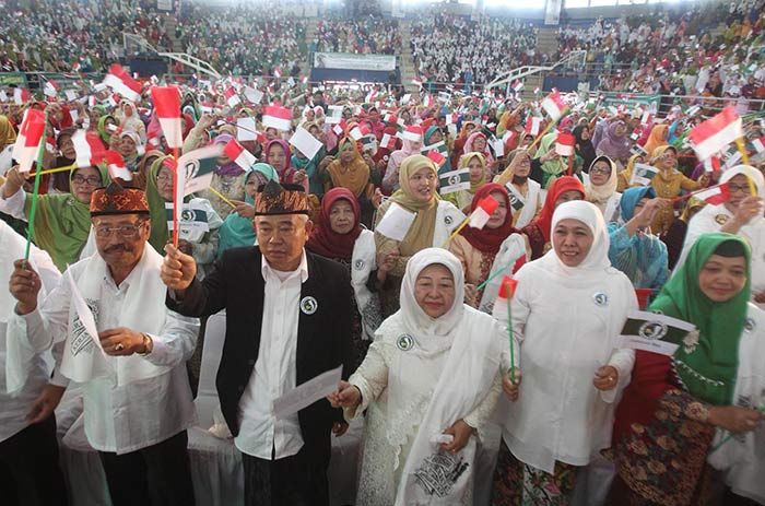 Khofifah Ajak Ribuan Kiai, Santri, dan Ustadzah Jabar Deklarasi Dukung Jokowi-Kiai Ma