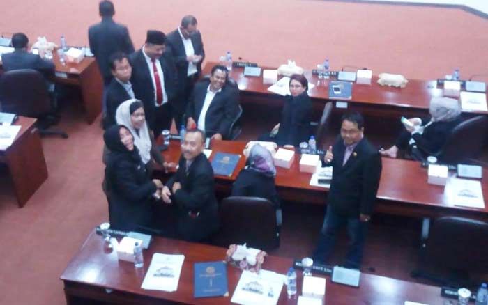 Sempat Diskorsing, Sidang Paripurna DPRD Surabaya Sepakat Cairkan Gaji ke-13 Sempat Diskorsing, Sidang Paripurna DPRD Surabaya Sepakat Cairkan Gaji ke-13