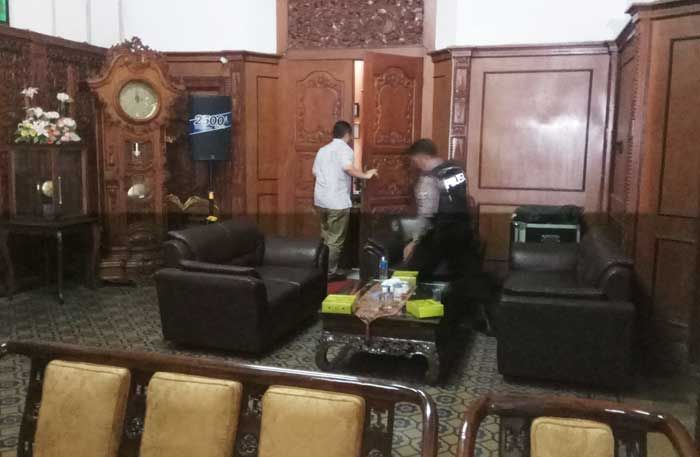 Kantor Digeledah KPK, Bupati Mojokerto Sibuk Temui Tamu