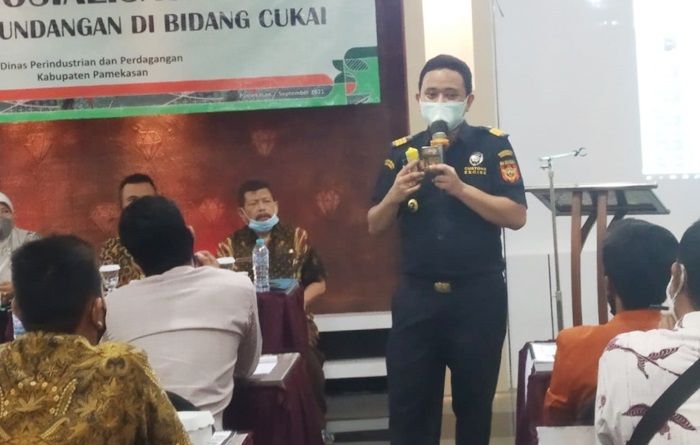 Tekan Peredaran Rokok Ilegal, Disperindag Pamekasan Beri Edukasi Pelaku Industri dan Pedagang Pasar Tekan Peredaran Rokok Ilegal, Disperindag Pamekasan Beri Edukasi Pelaku Industri dan Pedagang Pasar