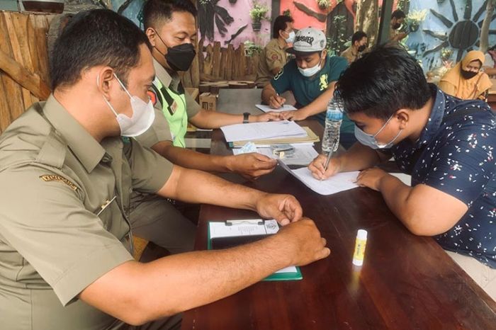 Pemkab Sidoarjo Tetapkan Jalan TPI-Gading Fajar Jadi Kawasan Bebas Sampah Pemkab Sidoarjo Tetapkan Jalan TPI-Gading Fajar Jadi Kawasan Bebas Sampah