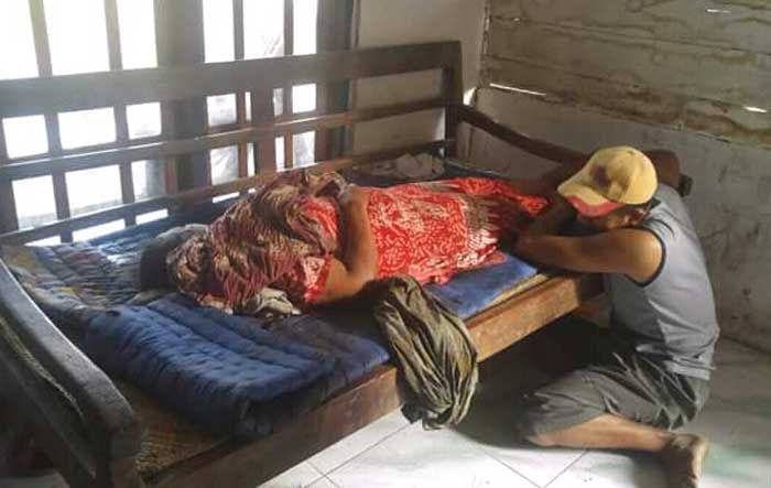 Pria di Bojonegoro yang Gorok Leher Ibu Kandungnya Hingga Tewas Berhasil Ditangkap di Sawah Pria di Bojonegoro yang Gorok Leher Ibu Kandungnya Hingga Tewas Berhasil Ditangkap di Sawah