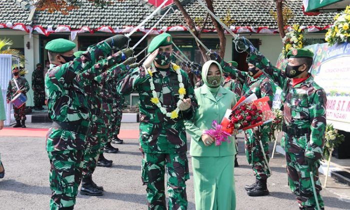 Dandim Baru Ngawi Disambut Upacara Pedang Pora Tanpa Dandim Lama