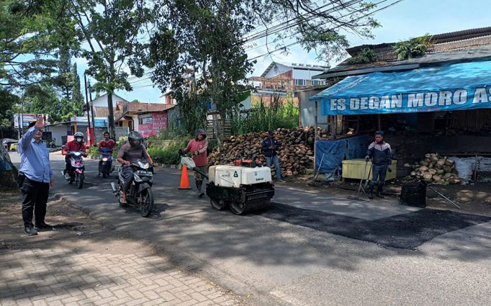 DPUPR Kota Batu Rampungkan Pengaspalan Jalan Raya Oro-Oro Ombo dan Jalibar DPUPR Kota Batu Rampungkan Pengaspalan Jalan Raya Oro-Oro Ombo dan Jalibar