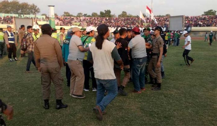 Final Sepakbola Porprov antara Tuban vs Sidoarjo Diwarnai Kericuhan, Wasit Jadi Bulan-bulanan Pemain Final Sepakbola Porprov antara Tuban vs Sidoarjo Diwarnai Kericuhan, Wasit Jadi Bulan-bulanan Pemain