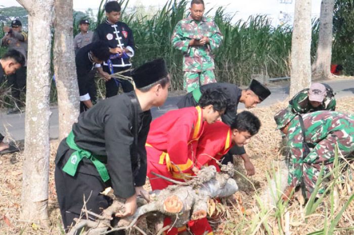 Libatkan Insan Silat, Pemkot Kediri Kolaborasi dengan Kodim 0809 dalam Karya Bhakti TMMD ke-117 Libatkan Insan Silat, Pemkot Kediri Kolaborasi dengan Kodim 0809 dalam Karya Bhakti TMMD ke-117