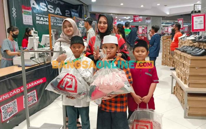 Gandeng Bank Jatim, Baznas Ajak Ratusan Anak Yatim Belanja Baju Lebaran