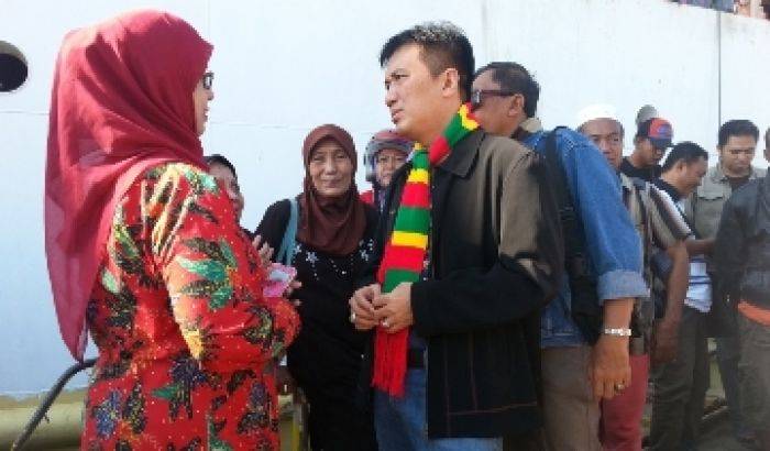 Bacabup Sumenep mulai Tebar Pesona, Azasi Hasan Gratiskan Tiket 300 Penumpang ke Masalembu Bacabup Sumenep mulai Tebar Pesona, Azasi Hasan Gratiskan Tiket 300 Penumpang ke Masalembu