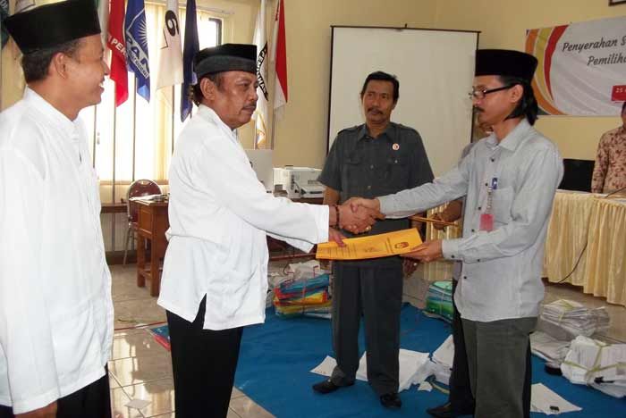 Kurang Syarat Dukungan, Pasangan Bambang-Erwin Batal Maju Pilbup Nganjuk Kurang Syarat Dukungan, Pasangan Bambang-Erwin Batal Maju Pilbup Nganjuk