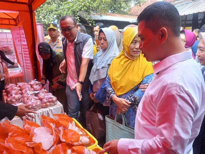 Pastikan Harga Bahan Pokok Stabil, Pemkab Mojokerto Gelar Operasi Pasar Tiap Hari Jumat Pastikan Harga Bahan Pokok Stabil, Pemkab Mojokerto Gelar Operasi Pasar Tiap Hari Jumat